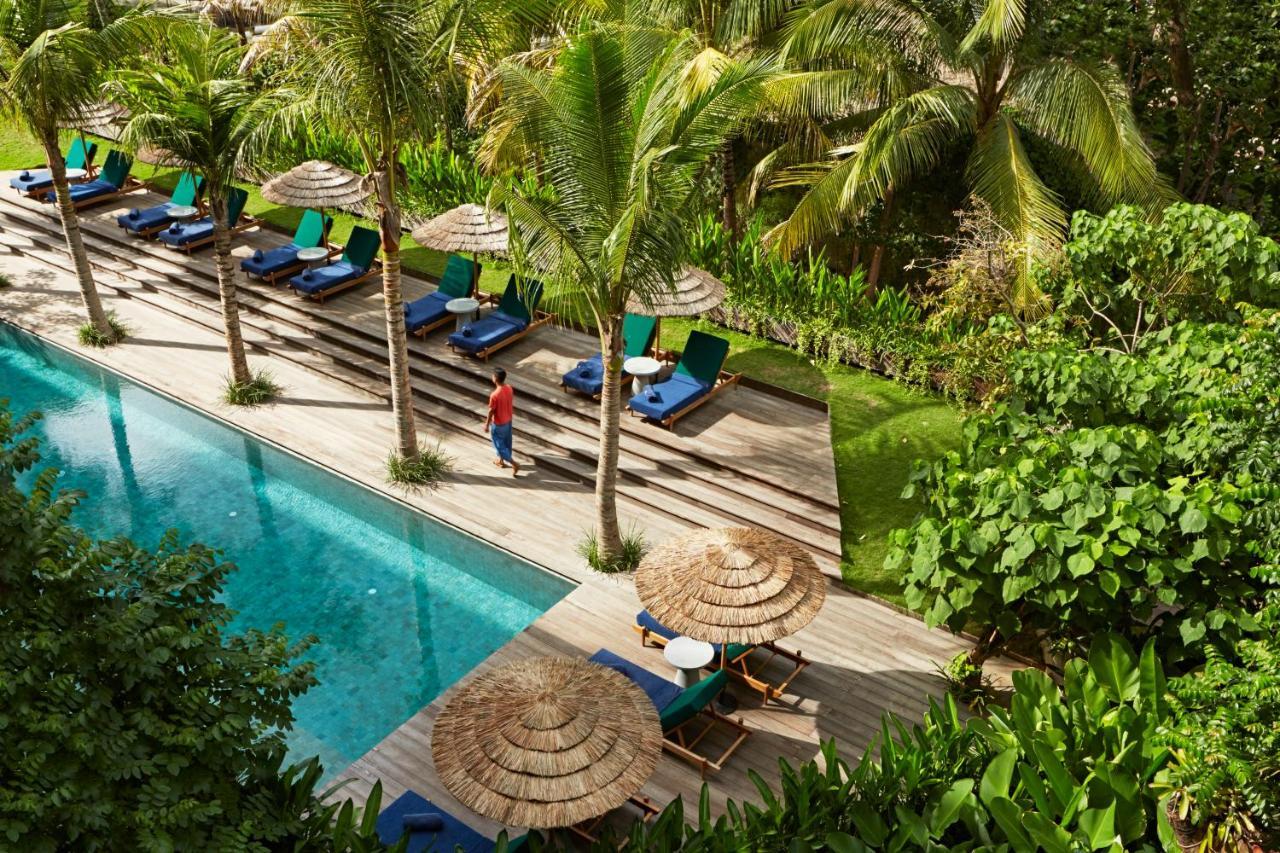 Potato Head Suites & Studios Seminyak Kültér fotó The swimming pool at the Four Seasons Resort
