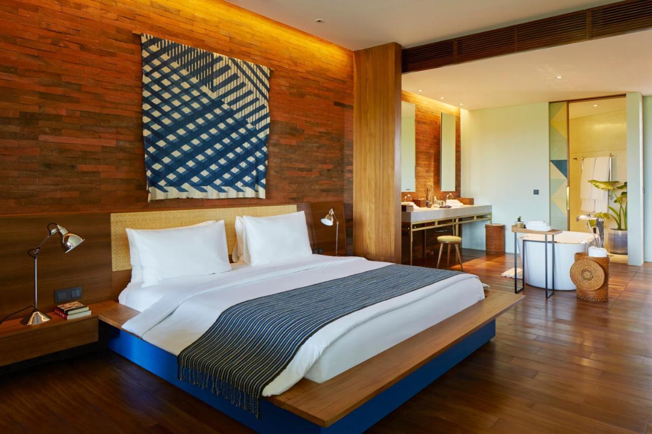 Potato Head Suites & Studios Seminyak Kültér fotó A bedroom at the hotel